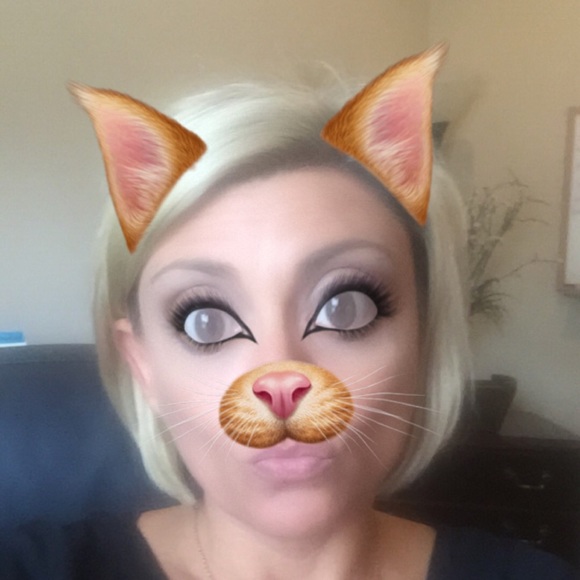 Meet your Posher, April - Picture 2 of 7