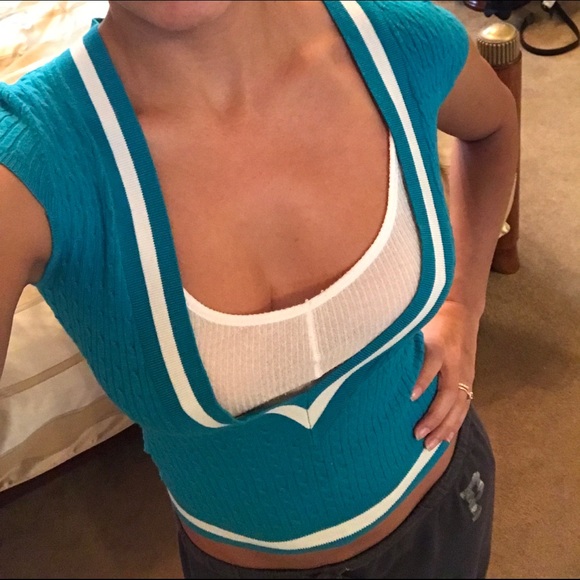 BCBG to the Max Aqua Top - Picture 4 of 4