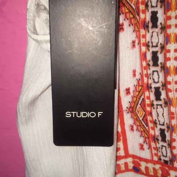 Studio F Top - Picture 4 of 4