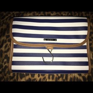 New Stella and Dot Hang on travel case