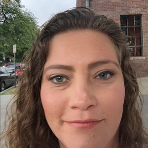 Meet your Posher, Crystal