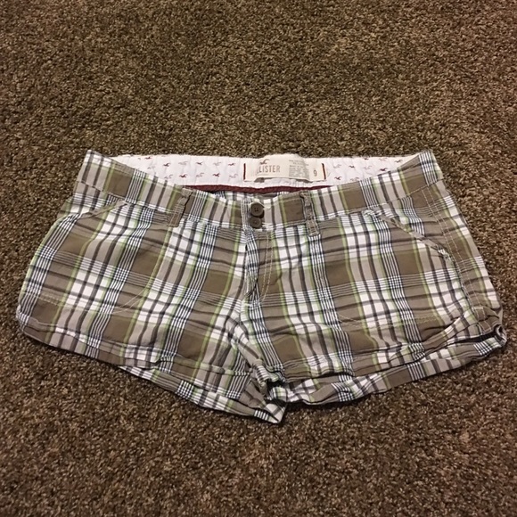 Size 9 Checkered Hollister Shorts