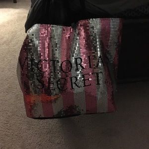 NWT VS tote