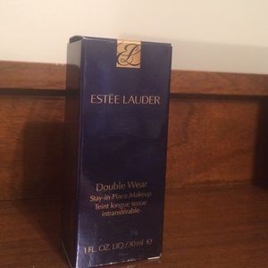 Brand New ESTEE LAUDER Double Wear makeup