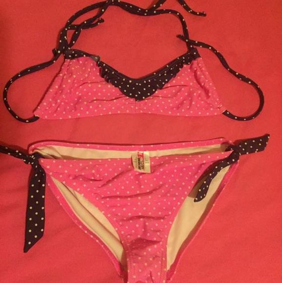 Bikini - Picture 1 of 2