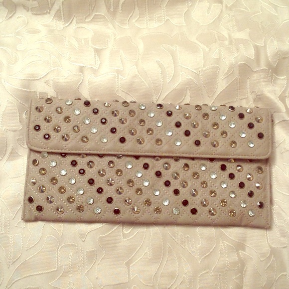 Studded clutch