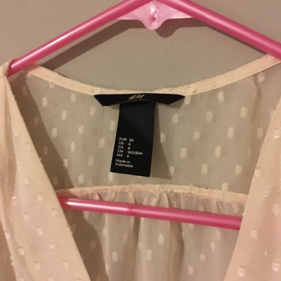 H&M cream colored sheer top - Picture 3 of 3