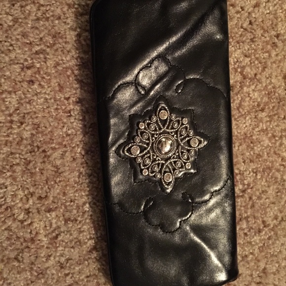 Black clutch