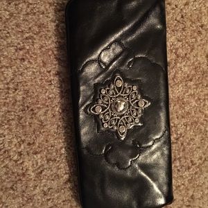 Black clutch
