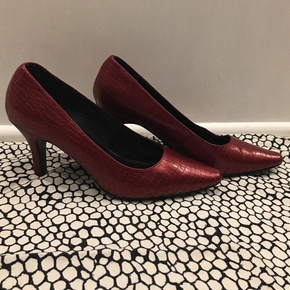 LifeStride Faux Croc Heels