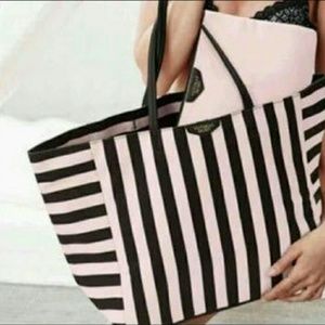 VICTORIA SECRET WEEKENDER WITH POUCH