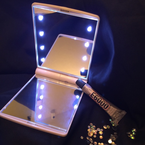 Bling me LED hand mirror
