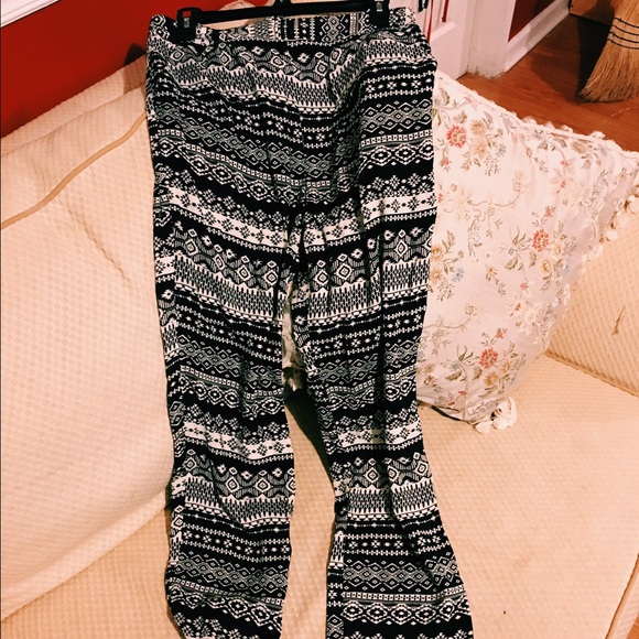 Simple decorative long wove black/cream pants