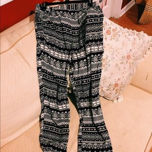 Simple decorative long wove black/cream pants
