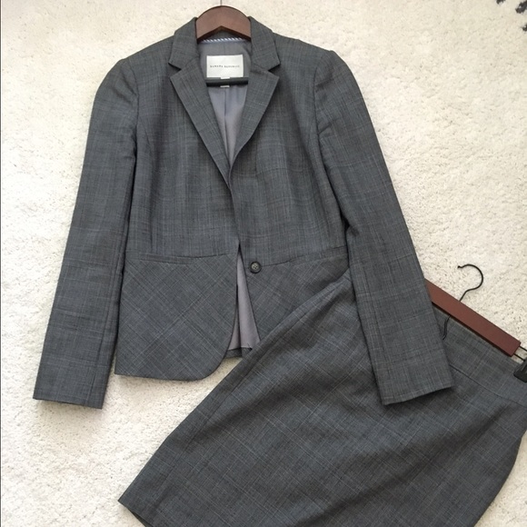 Banana Republic Suit.Jacket sz 2, skirt sz 0