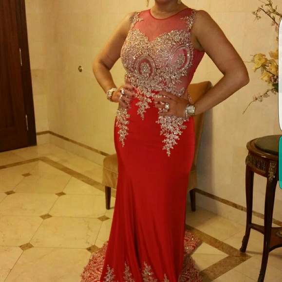 Gown - Picture 2 of 4
