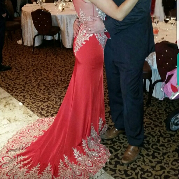 Gown - Picture 4 of 4