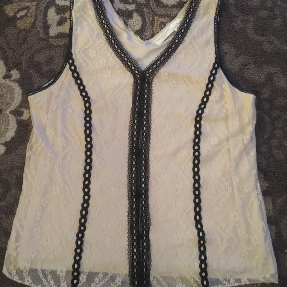 Beautiful cream and black lace top! PLUS SIZE