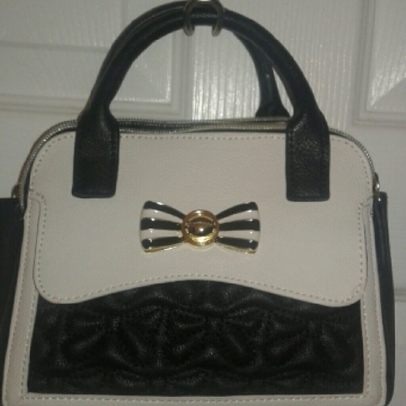 Betsy Johnson white and black handbag
