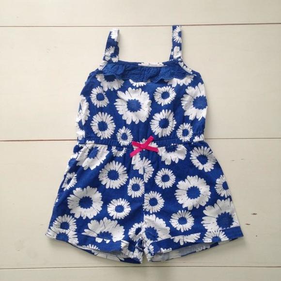 🎀💙EUC - Adorable, Cotton Romper! White Sunflower Pattern with Cute Fuschia Ribbon Detail and Blue Eyelet Lace Front Detail💙🎀