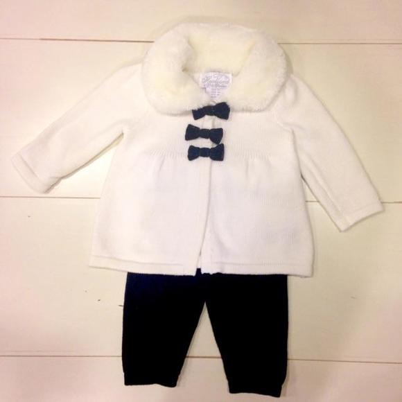 ❄️EUC - Dreamy Winter White Sweater Top with Matching Black Sweater Pants! ❄️