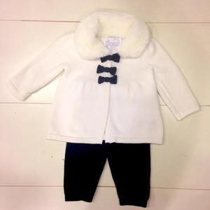 ❄️EUC - Dreamy Winter White Sweater Top with Matching Black Sweater Pants! ❄️