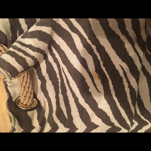 Michael Kors Marina Large Printed Tote - Picture 4 of 4