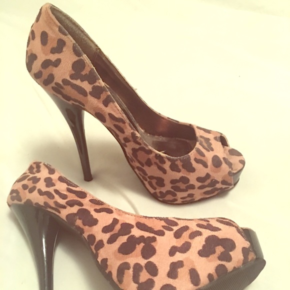 High heels leopard print