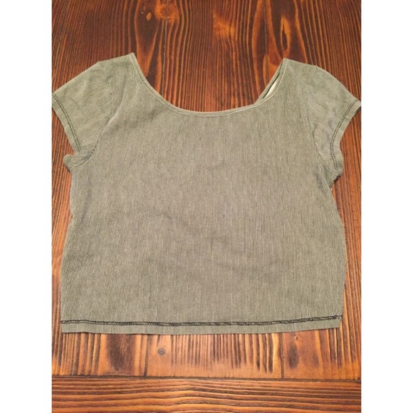 Stripped crop top🎀