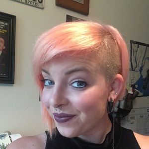 Meet your Posher, Lauren