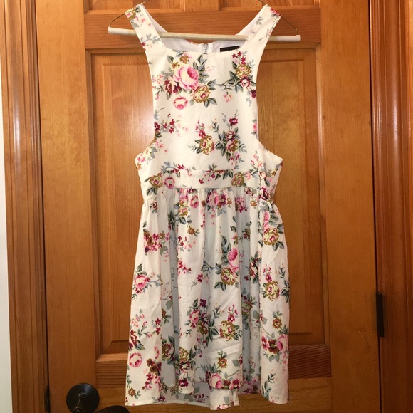 Wet Seal Dresses & Skirts - 🚨LAST CHANCE🚨 NWT Floral Dress