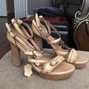 Aramis femme Nude peep toe platform heels
