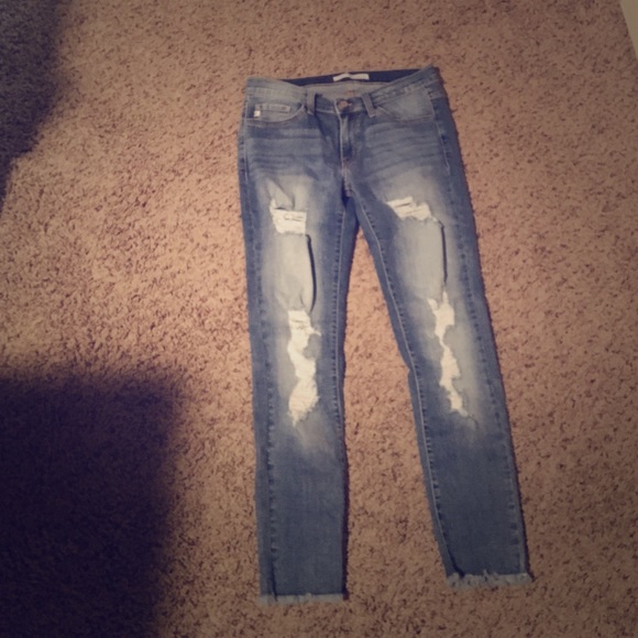 Skinny jeans w/ professionally frayed ends