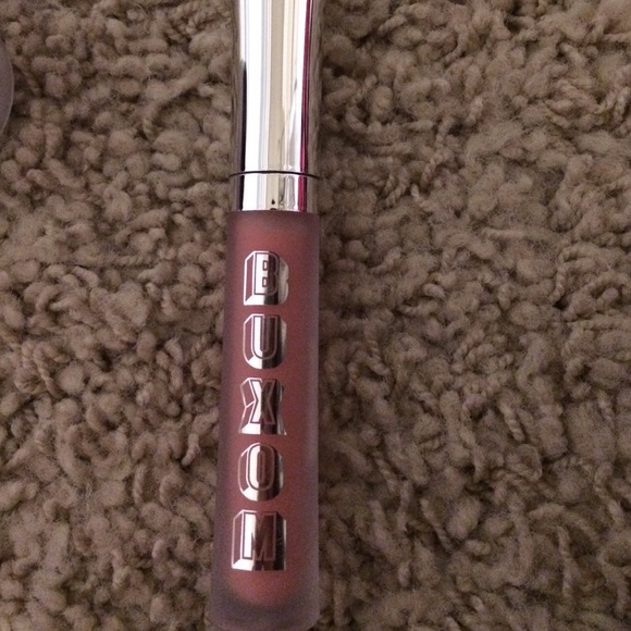 Buxom Bellini lip gloss