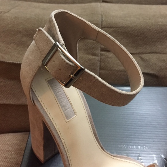 Heels - Picture 2 of 3