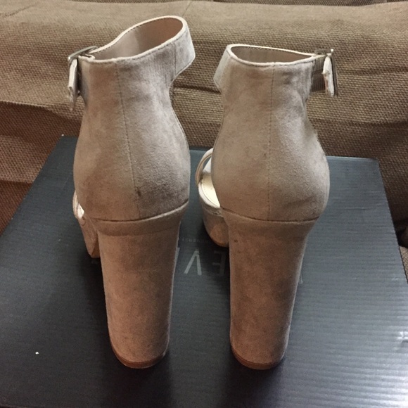 Heels - Picture 3 of 3