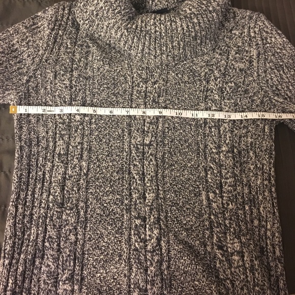Cable knit sweater - Picture 3 of 3