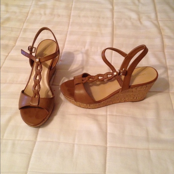 NWOT Liz Claiborne wedges-brown