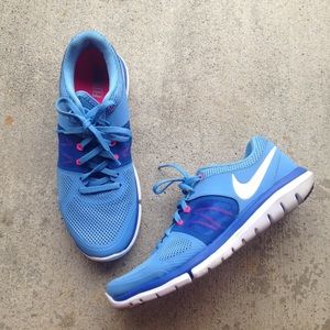 Nike Flex RN shoes