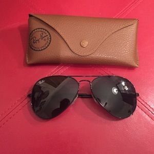 Black ray ban aviators