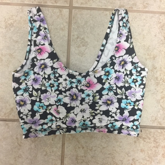 brandy melville medium floral crop top