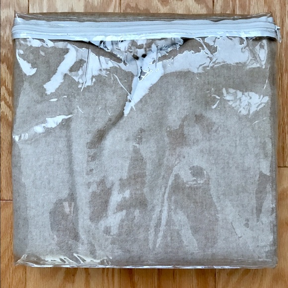 SOLD WILLIAMS SONOMA Oatmeal Solid Cashmere Throw - Picture 3 of 4