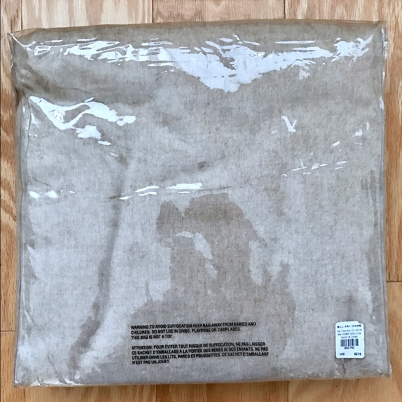 SOLD WILLIAMS SONOMA Oatmeal Solid Cashmere Throw - Picture 4 of 4