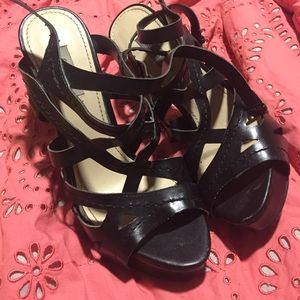 GUESS Strappy heel