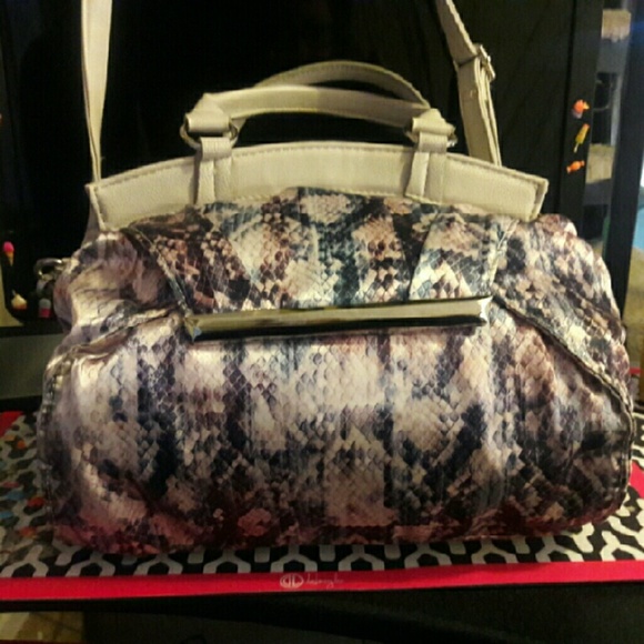 Beautiful bear bag design by Jennifer Lopez