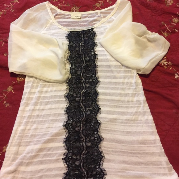 Beautiful and sheer, Daytrip 3/4 sleeve blouse