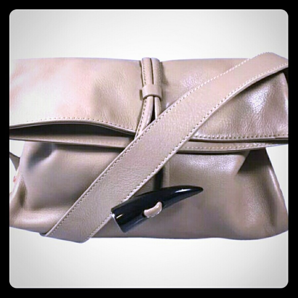 Super cute¤Authentic Burberry Cream leather  bag