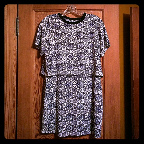 *Final Price* Topshop tunic top with open back