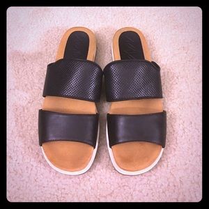Naya Korthay Slide Sandals