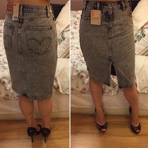 NWT Levi's 26 acid-wash denim pencil skirt